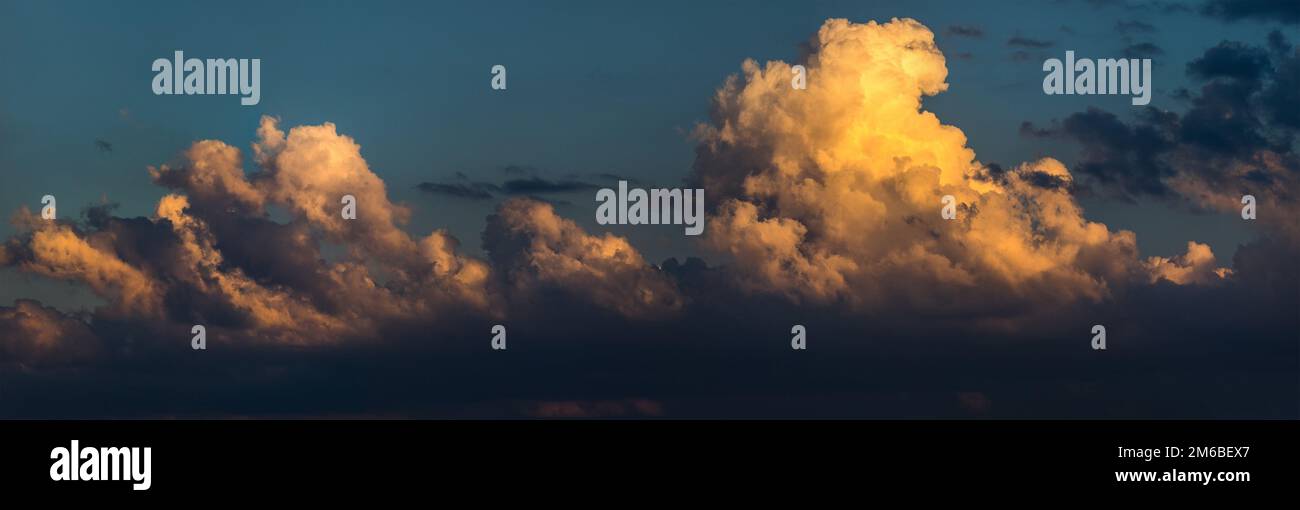 Panorama sky cloud sunset hi-res stock photography and images - Alamy