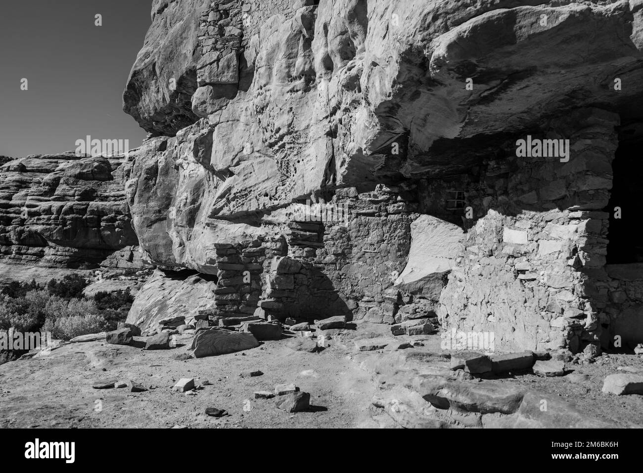 Jailhouse Ruin. Backpacking in Grand Gulch and viewing Anasazi