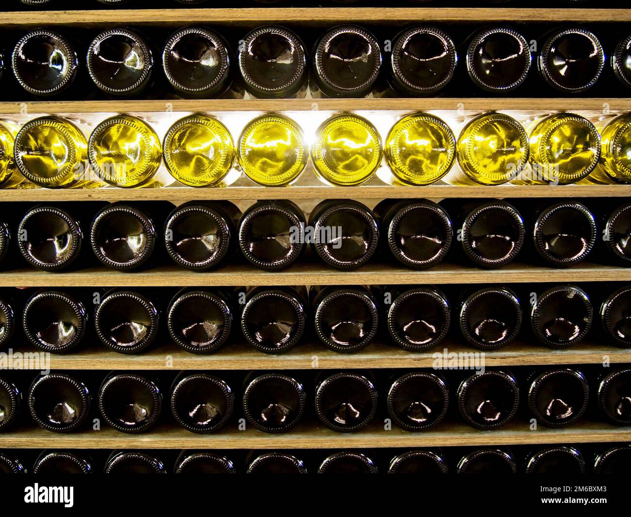 Wine shelves hi-res stock photography and images - Alamy