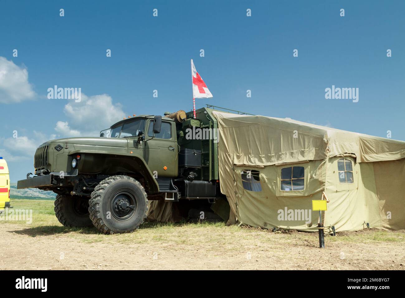 Auto hospital. Deployed car hospital Stock Photo Alamy