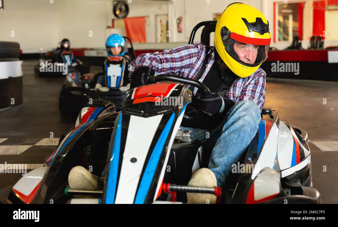 Racing car team cart hi-res stock photography and images - Alamy