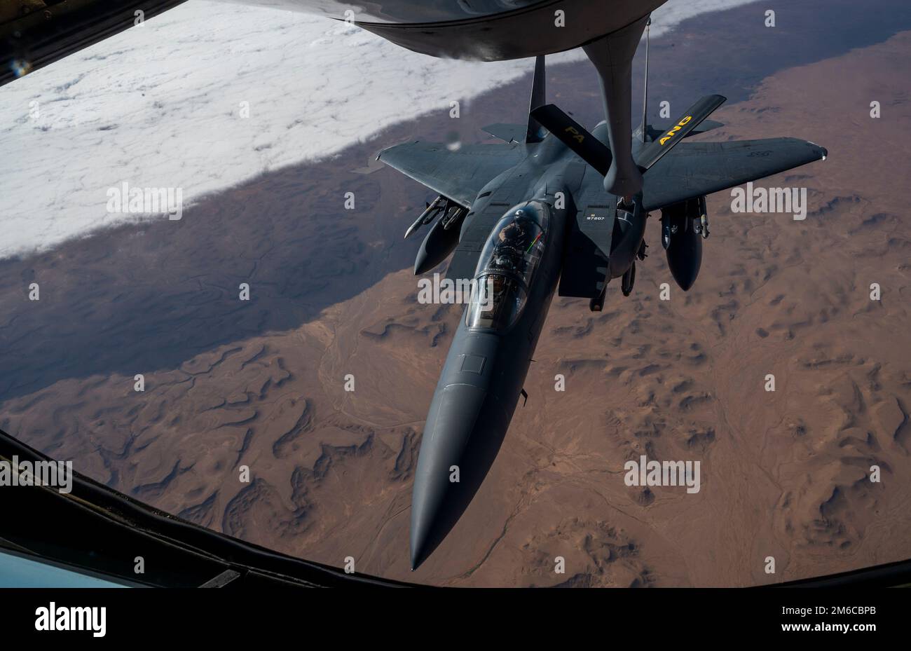 Undisclosed Location, Qatar. 30 December, 2022. A U.S. Air Force F-15 Strike Eagle fighter aircraft refuels from a KC-135 Stratotanker aircraft over U.S. Central Command area of responsibility, December 30, 2022 over Qatar. Credit: SSgt. Kirby Turbak/U.S. Air Force/Alamy Live News Stock Photo