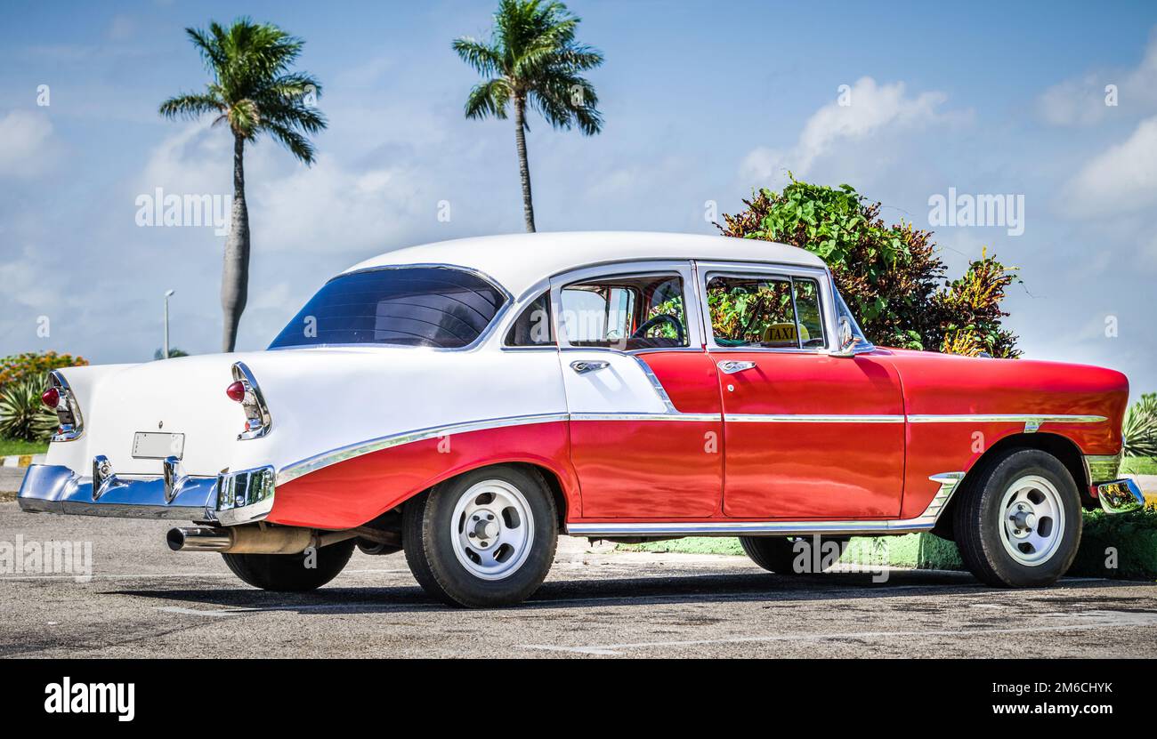 Red and white american car hi-res stock photography and images - Alamy