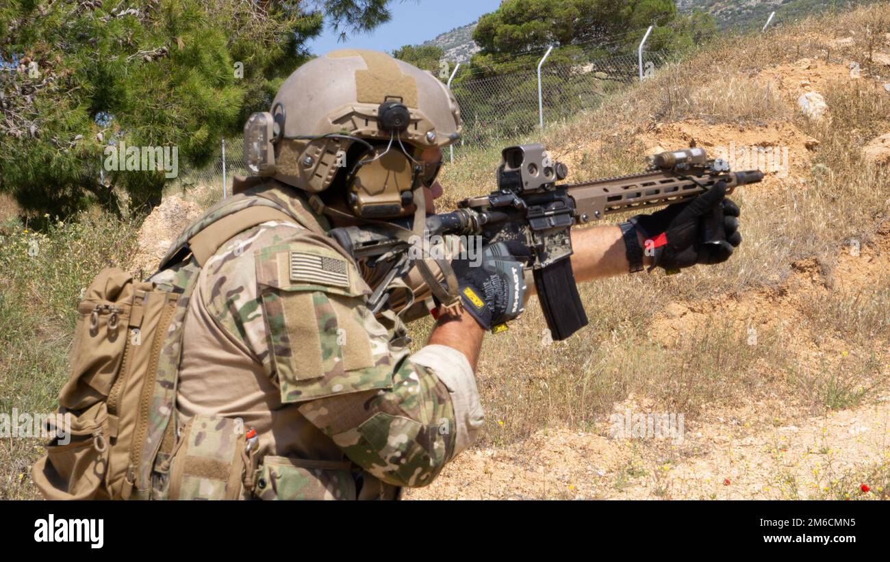 U.S. Army Green Berets assigned to 10th Special Forces Group (Airborne) attend a range with Greek Special Operating Forces (SOF) in Nea Peramos, Greece May 4, 2022. The training was part of Trojan Footprint 22, the premier SOF exercise in Europe that focuses on improving the ability of SOF to counter myriad threats, increases integration with conventional forces and enhances interoperability with NATO allies and European partners. (U.S. Army photo by Sgt. Claudia Seal) Stock Photo