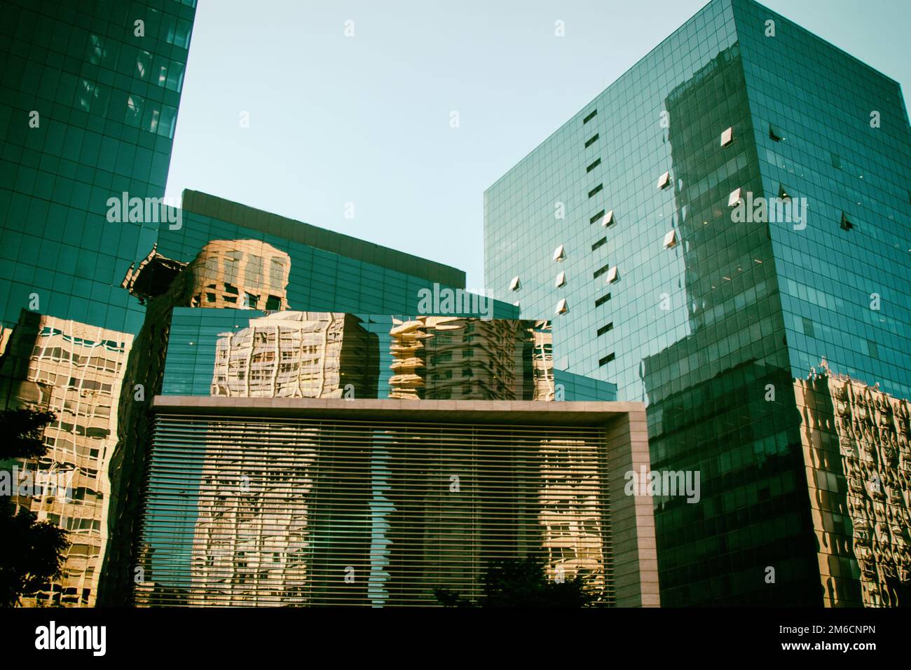 Modern commercial architecture hi-res stock photography and images - Alamy