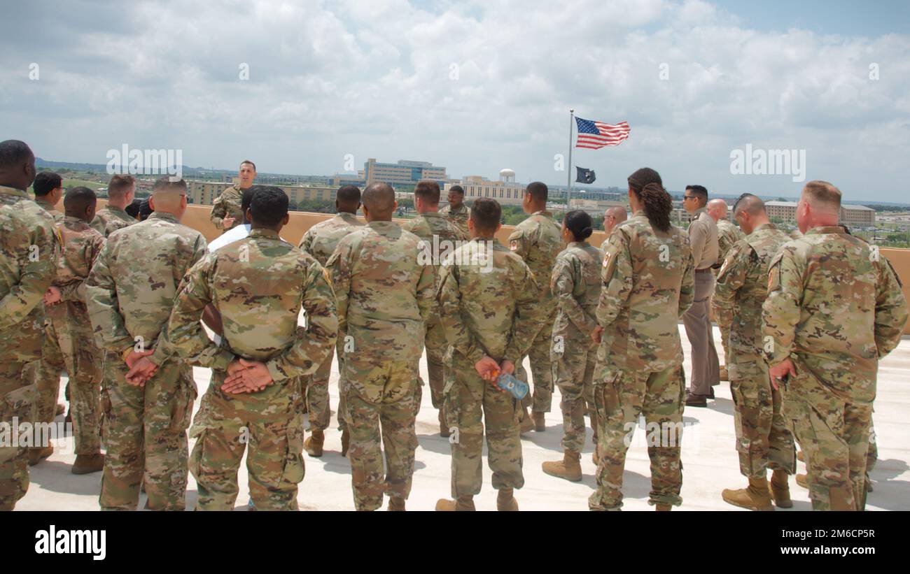 Sgt. Lawrence McGilvary, Alpha Company, 62nd Expeditionary Signal Battalion, 11th Signal Brigade, reenlists on top of the III Armored Corps Headquarters at Fort Hood, Texas, April 22, 2022. McGilvary said he wanted to feel like he was on top of the world, and he felt the III Armored Corps Headquarters was the place to do it, accompanied by friends and peers from the 62nd ESB. Stock Photo