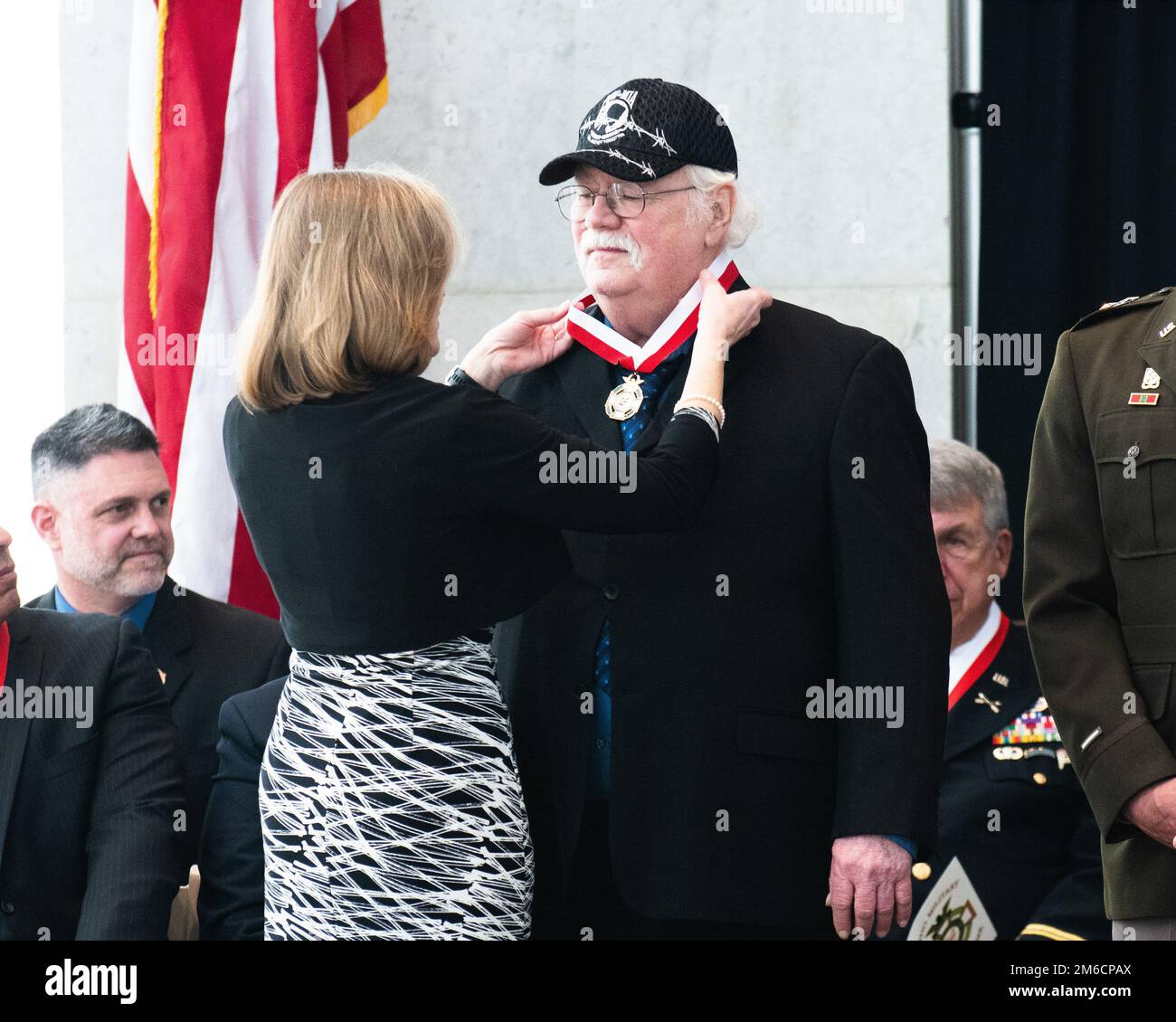 Bronze star with valor device hires stock photography and images Alamy