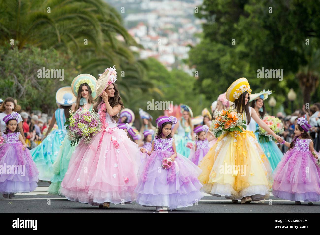 PORTUGAL MADEIRA FUNCHAL FLOWER FESTIVAL Stock Photo Alamy portugal-madeira-funchal-flower-festival-stock-photo-alamy