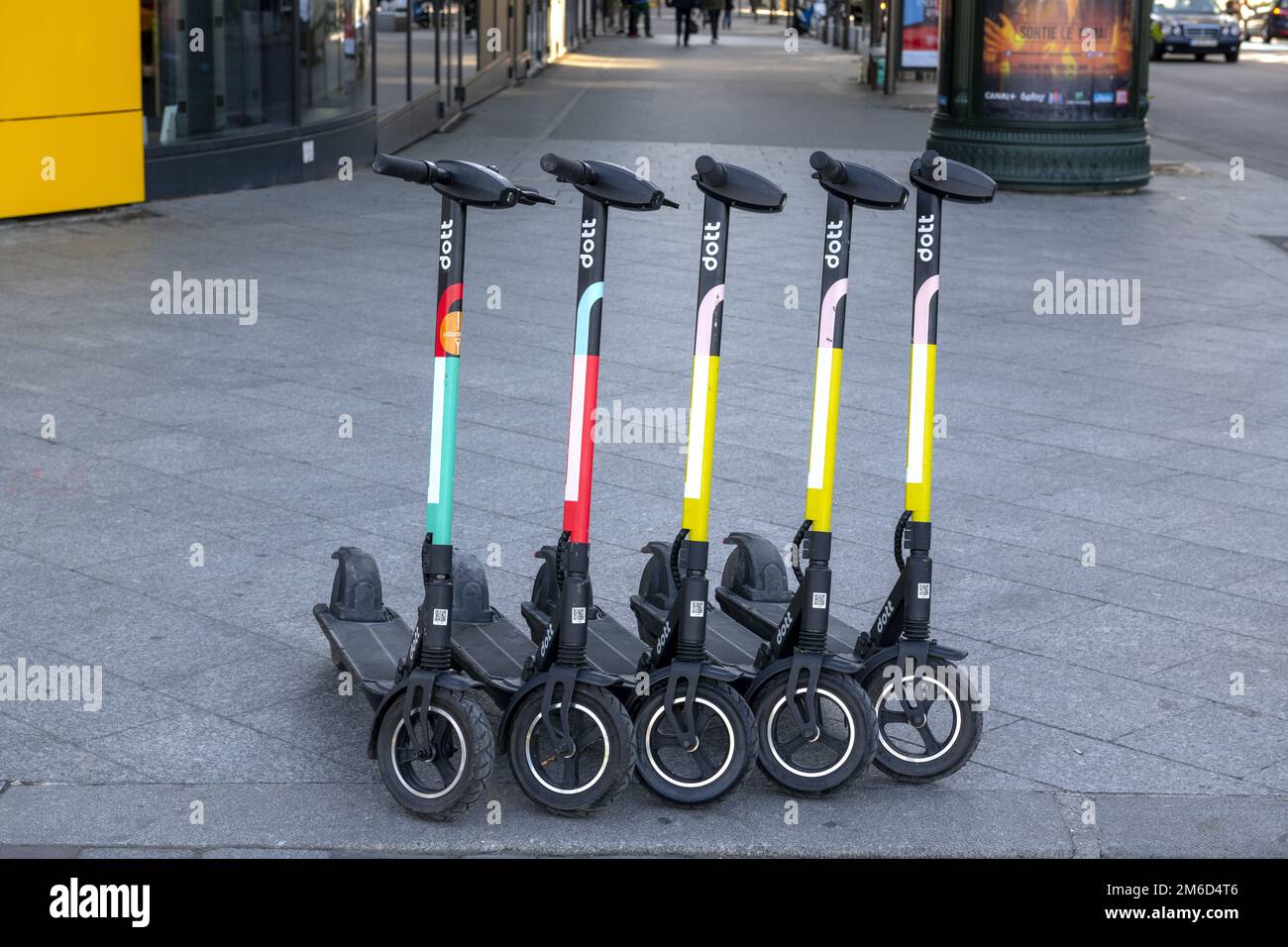Electric france paris scooter hi-res stock photography and images - Alamy