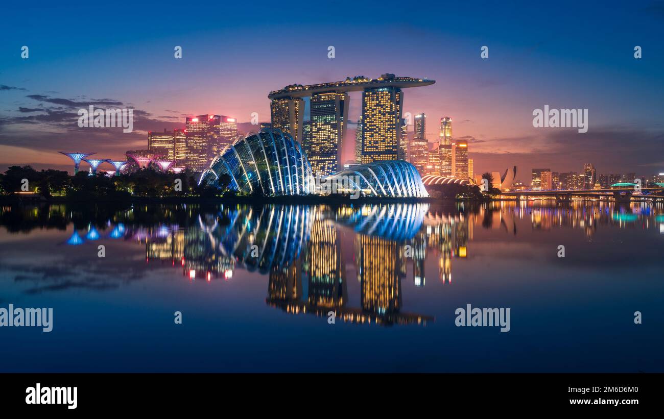 Singapore city skyline hi-res stock photography and images - Alamy