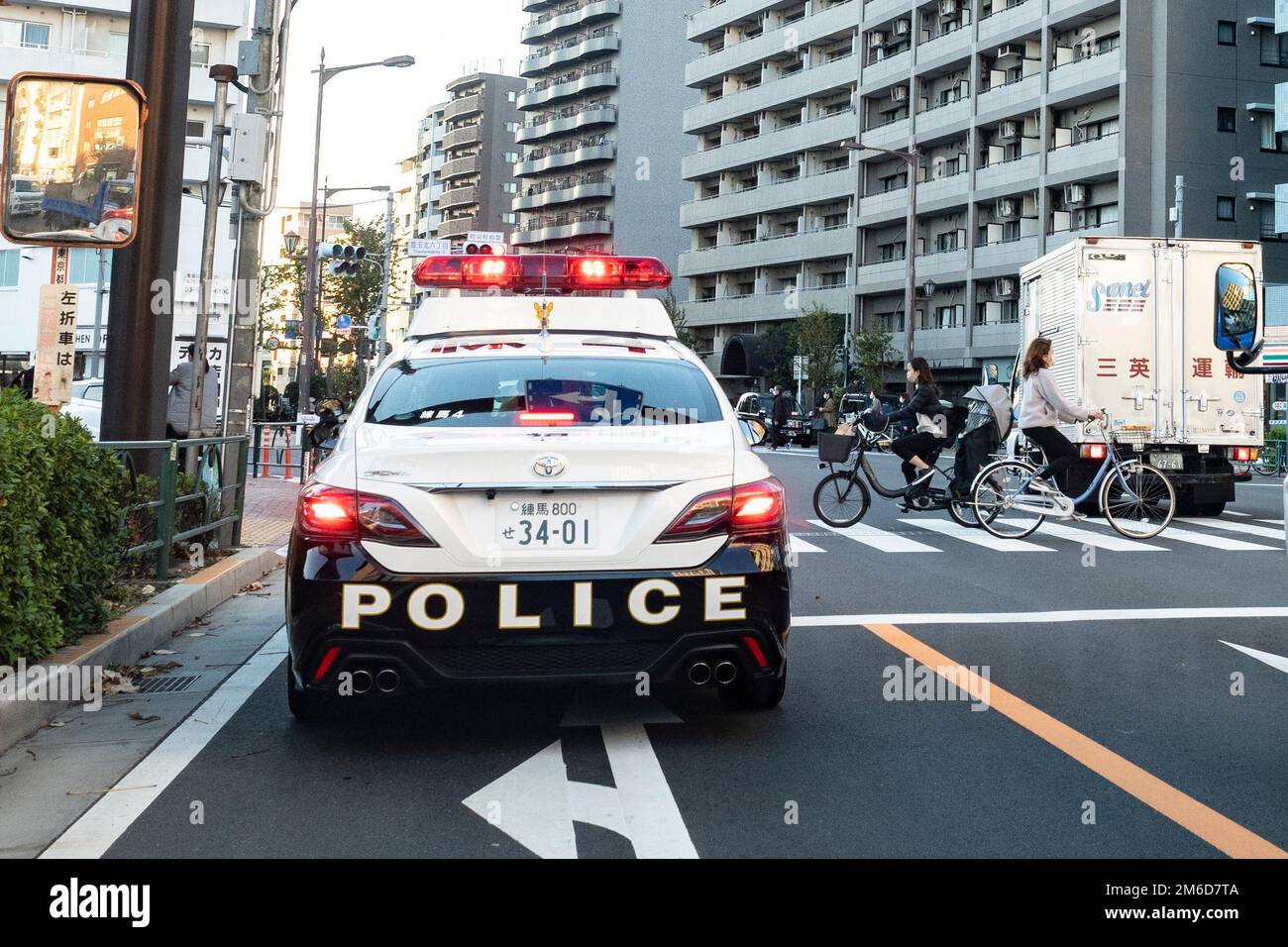 Tokyo, Japan. 25th Nov, 2022. A Tokyo Metropolitan Police cruiser driving on patrol in Nakano. Law Enforcement Officers, LEOs, Japanese authorities, traffic enforcement, tokyo drift.Japan has recently reopened to tourism after over two years of travel bans due to the COVID-19 pandemic. The Yen has greatly depreciated against the USD US Dollar, creating economic turmoil for international trade and the Japanese economy. Japan also is now experiencing a daily count of over 100,000 new COVID-19 cases a day, with Tokyo making up roughly a fifth of those cases caused by the SARS-CoV-2 virus. (C Stock Photo