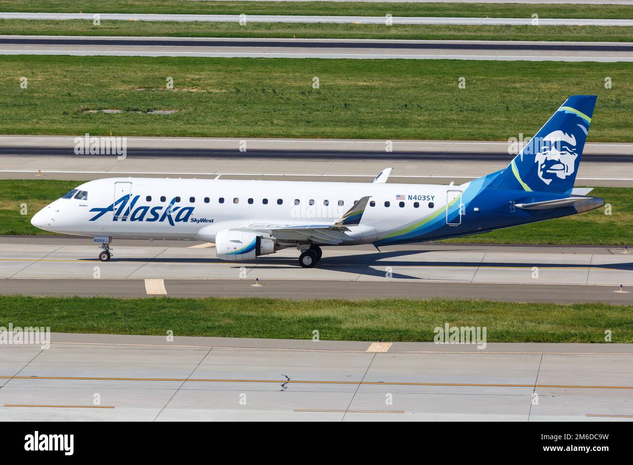Alaska airlines embraer 175 hi-res stock photography and