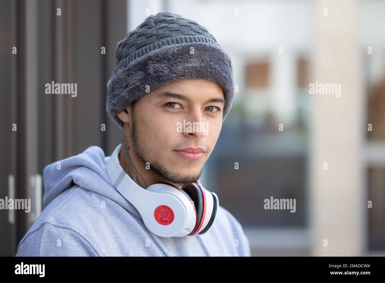 Lockeres outfit hires stock photography and images Alamy