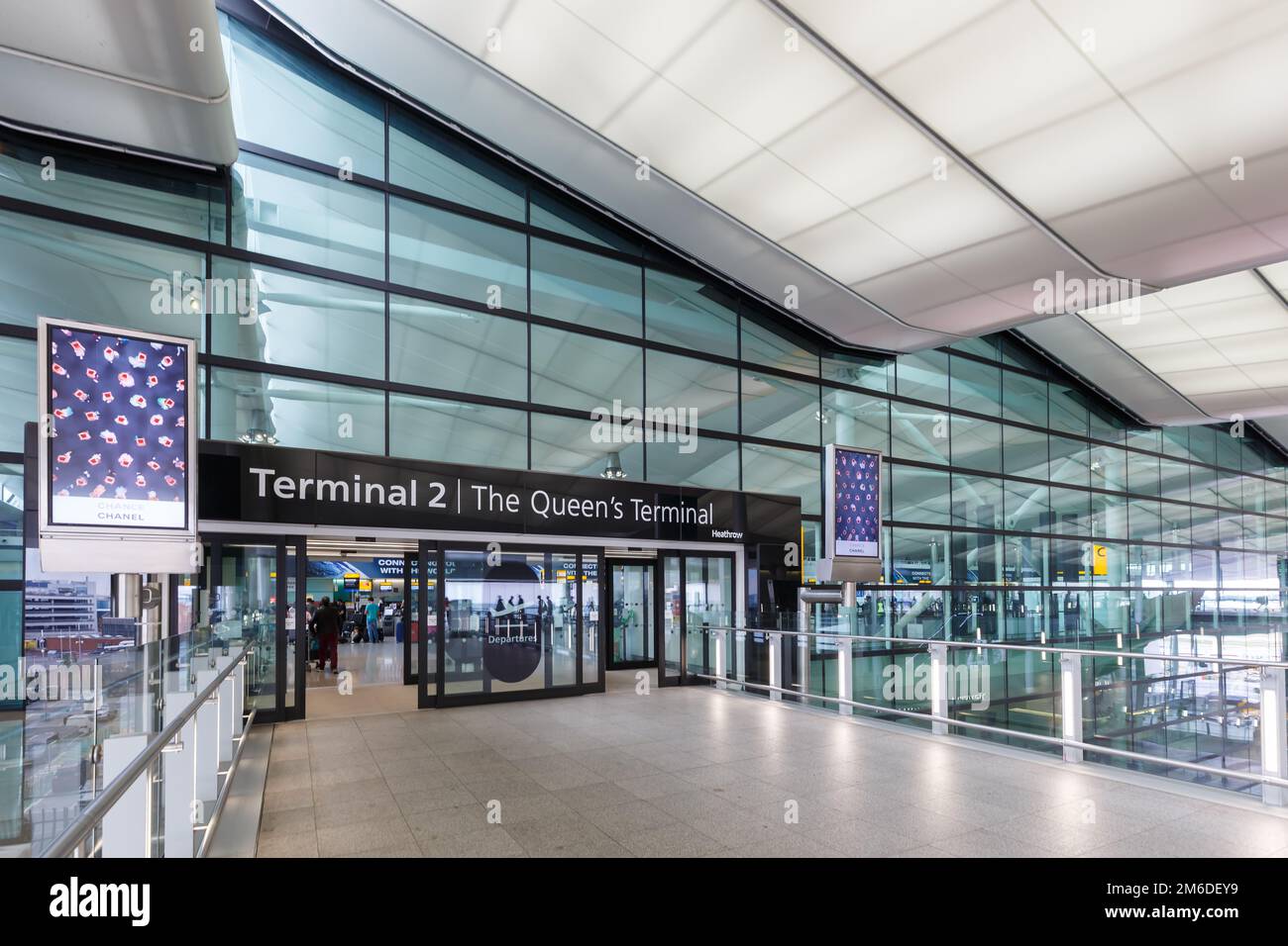 London Heathrow Airport LHR Terminal 2 Stock Photo Alamy