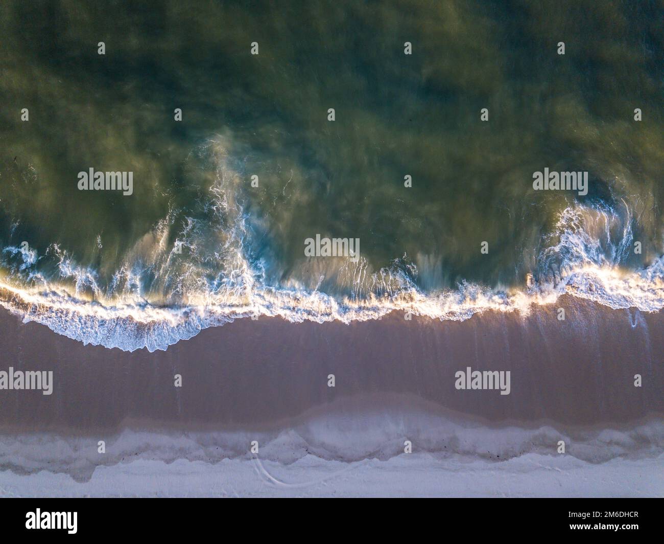 Tropical beach aqua blue waves hi-res stock photography and images - Alamy