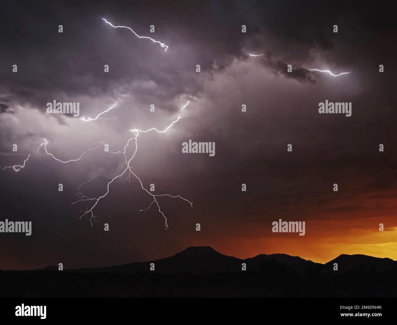 Streak sky night hi-res stock photography and images - Page 3 - Alamy
