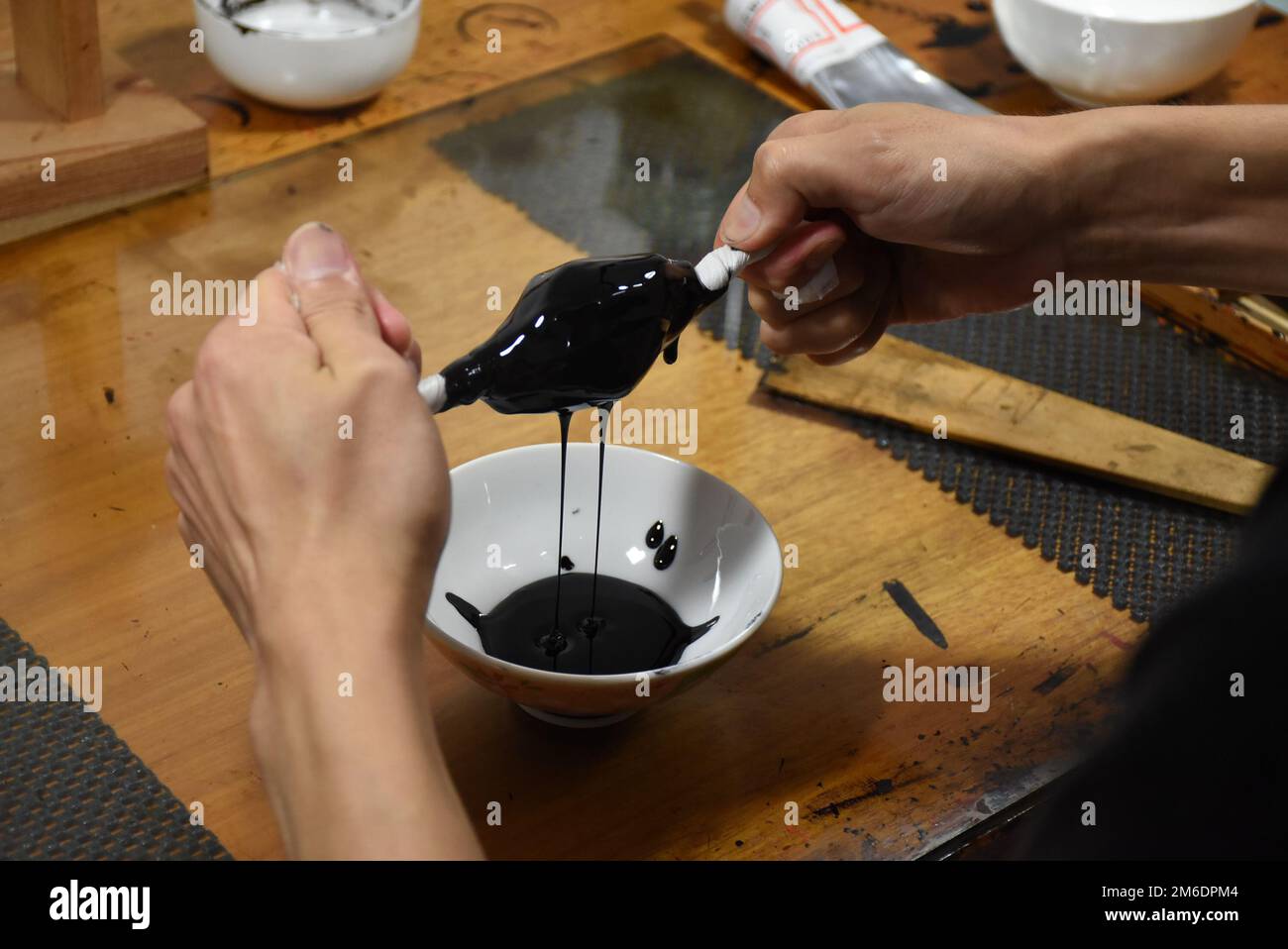Filtration of Japanese lacquer urushi to remove dust particles