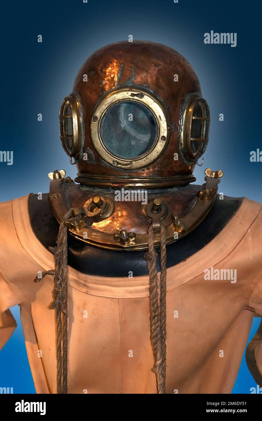 Diving helmet hires stock photography and images Alamy