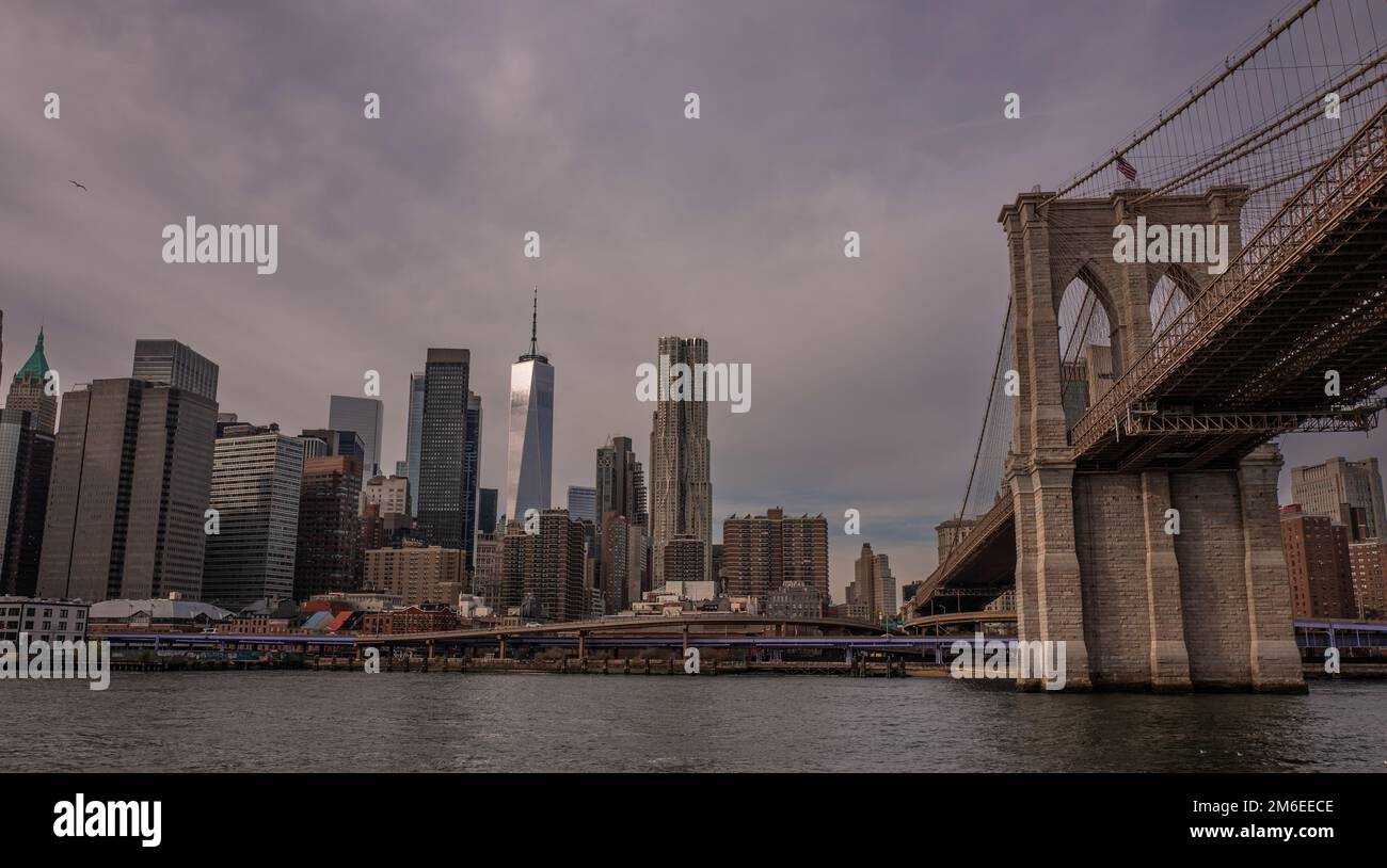 The Manhattan skyline, including Brooklyn Bridge and One World Trade Center, the main building of the rebuilt World Trade Center complex in Lower Manh Stock Photo