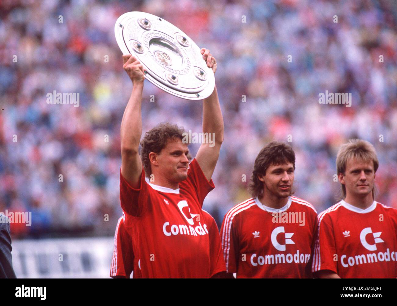 ARCHIVE PHOTO: Roland WOHLFAHRT turns 60 on January 7, 2023, Bundesliga, FC  Bayern Munich, German champion 1989, championship celebration, Roland  WOHLFARTH cheers with the championship trophy, holds the trophy over his  head, 17.06.1989 Stock Photo - Alamy