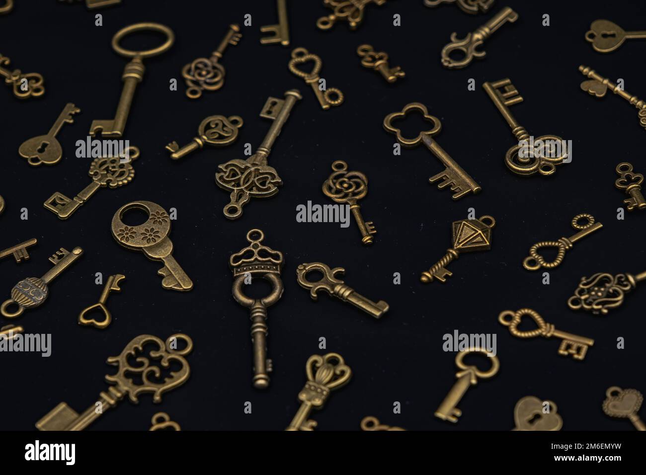 Key Unique Stock Bronze keys ornamental keys for clocks and treasure boxes with unique ...