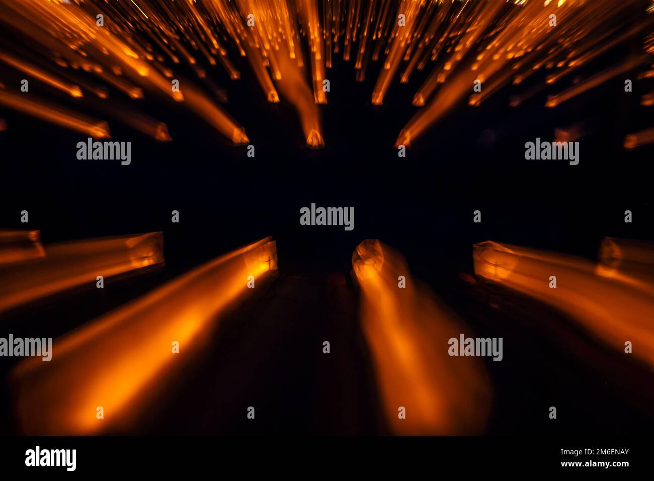 Lights trail using zoom techniques, Star warp, The effect of zooming in