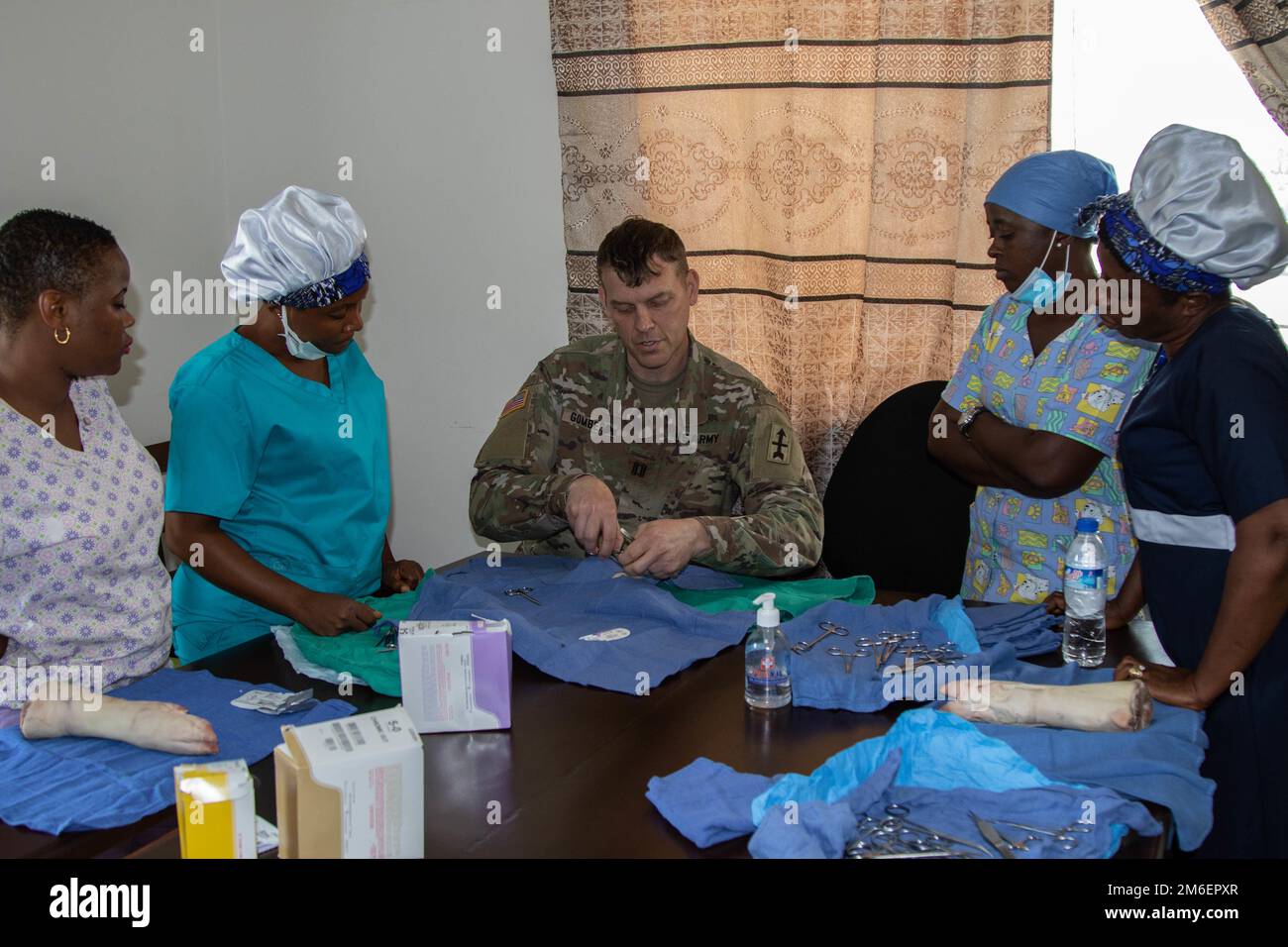U.S. Army Capt. Matthew Gomberg, a battalion physician assistant assigned to Headquarters and Headquarters Company, 3rd Battalion, 126th Infantry Regiment (3-126th IN), Michigan National Guard (MING) conducts a suture course for nursing staff at 14 Military Hospital in Monrovia, Liberia April 26, 2022. MING's State Partnership Program with Liberia was on full display as various medial units conducted a medical 'best practices' exchange in Monrovia April 25-29, 2022, at the hospital. Together with the AFL, MING helped establish the facility in September 2021, making it the country's first milit Stock Photo
