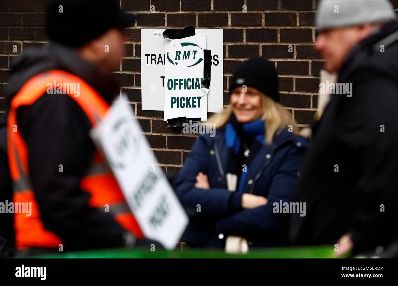 Rmt picket euston hires stock photography and images Alamy