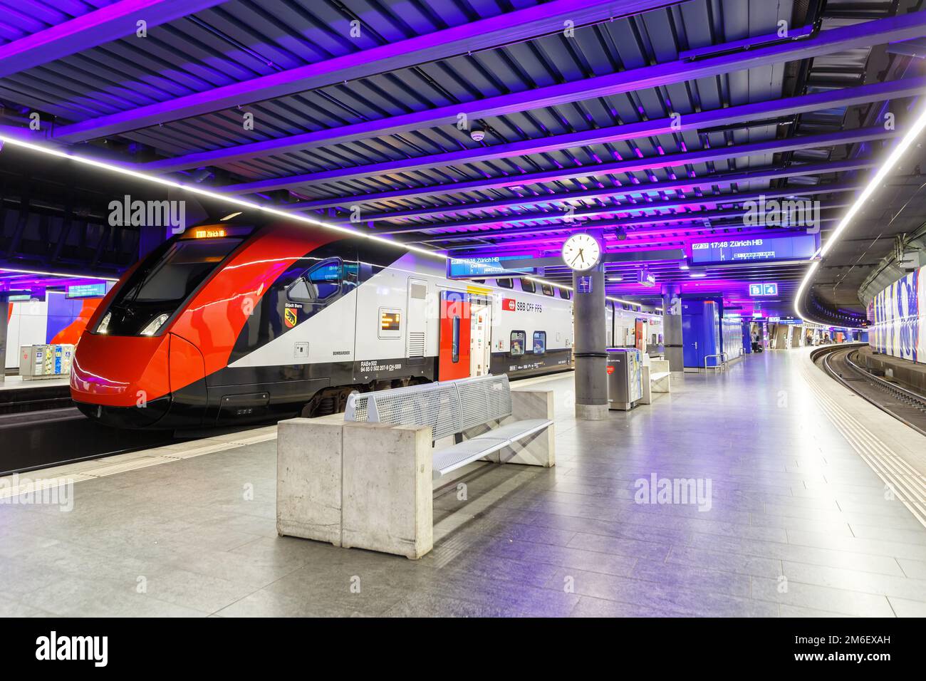 Bombardier SBB Twindexx Vario InterRegio Zug im Bahnhof Flughafen