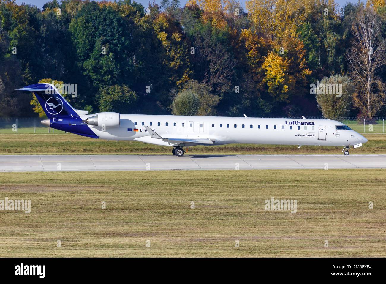 Crj 900 lufthansa cityline hi-res stock photography and images - Alamy