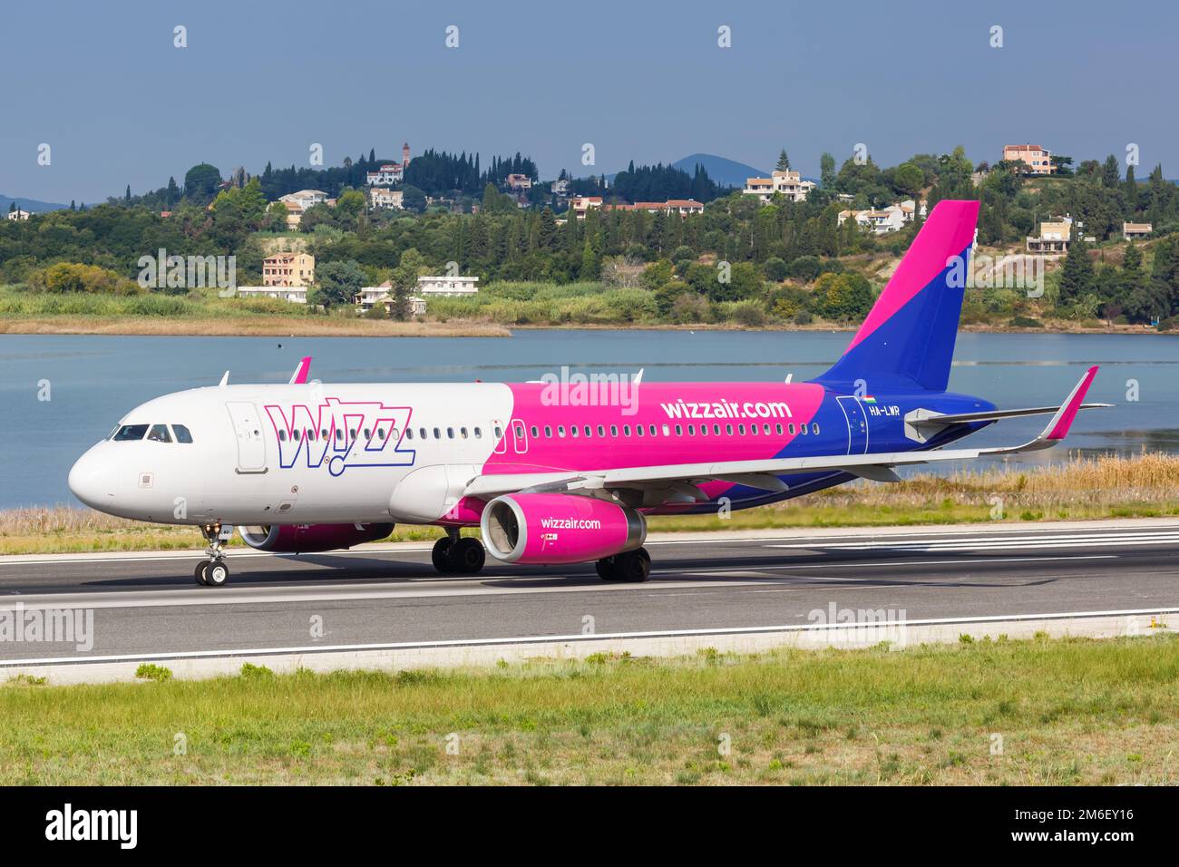 Wizzair Airbus A320 Flugzeug Flughafen Korfu in Griechenland Stock