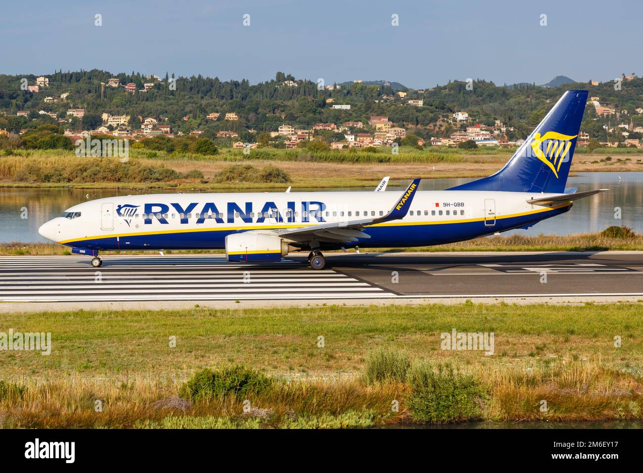 Ryanair Boeing 737800 Flugzeug Flughafen Korfu in Griechenland Stock