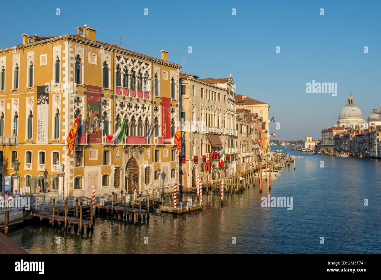 Bridge of sighs venice couple hi-res stock photography and images - Alamy