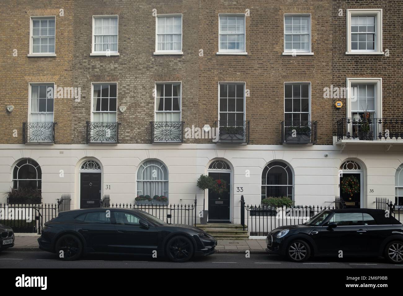 London- Luxury townhouses in Belgravia Stock Photo - Alamy