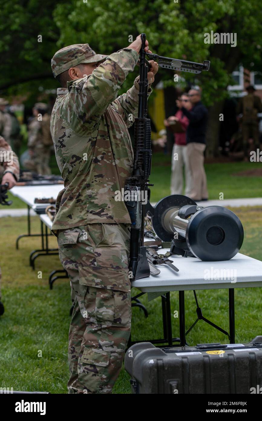 https://c8.alamy.com/comp/2M6FBJK/3d-us-infantry-regiment-the-old-guard-soldiers-perform-twilight-tattoo-for-service-members-friends-and-family-on-summerall-field-joint-base-myer-henderson-hall-va-april-27-2022-this-performance-is-the-final-rehearsal-of-the-hour-long-pageant-to-showcase-the-rich-history-of-the-us-army-2M6FBJK.jpg