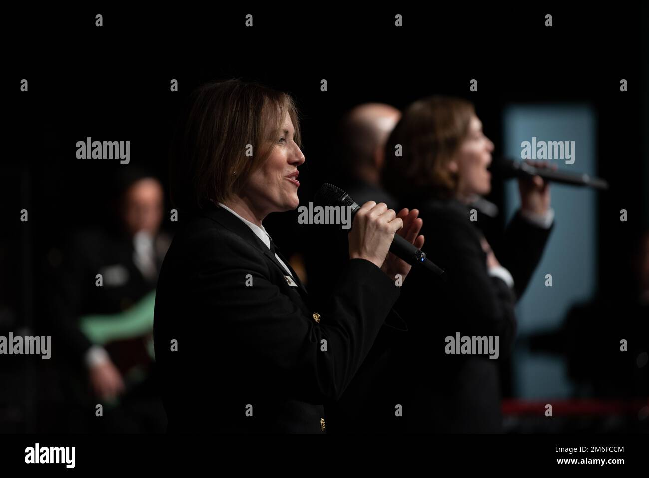 MASON, Ohio (April 27, 2022) Musician 1st Class Maia Rodriguez, from Cleveland, Ohio, sings with the United States Navy Band Sea Chanters chorus during a concert at Mason Middle School. The Sea Chanters performed in seven states during its 13-city, 2,000-mile tour, connecting communities across the nation to their Navy. Stock Photo