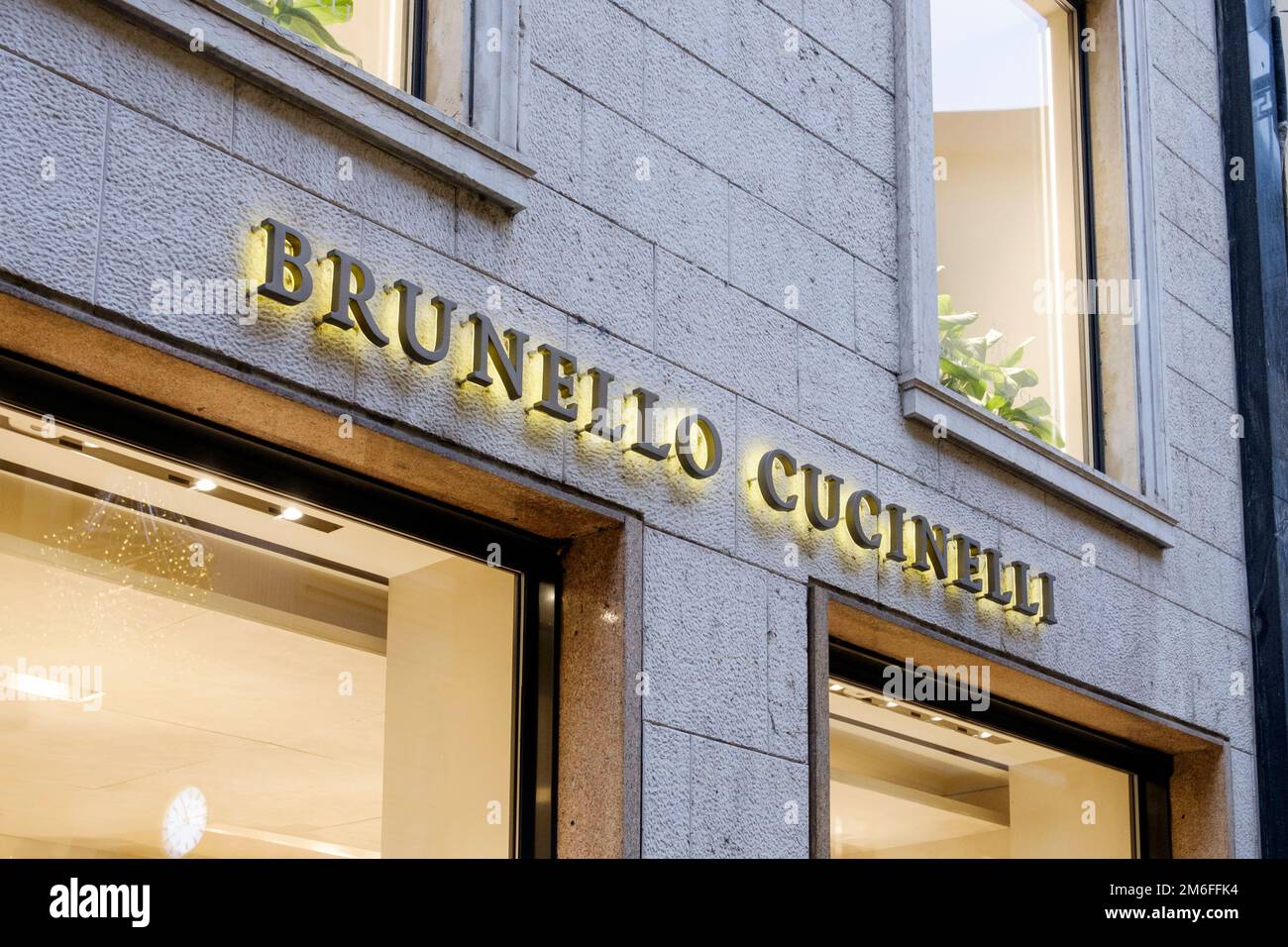 MILAN, ITALY - CIRCA NOVEMBER, 2017: Brunello Cucinelli shop at Rinascente.  Rinascente is a collection of high-end stores Stock Photo - Alamy
