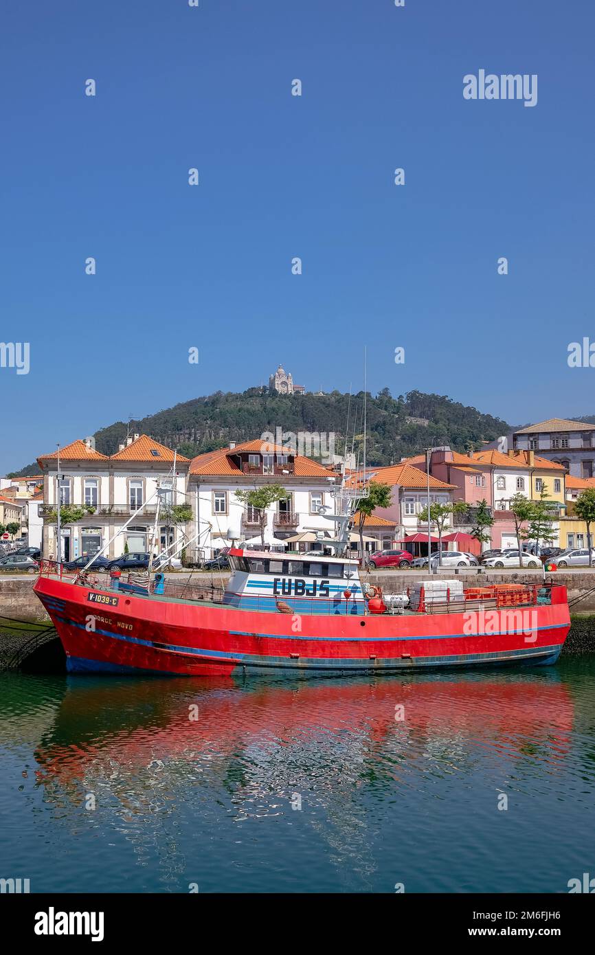 Red fishing boat and pier hi-res stock photography and images - Alamy