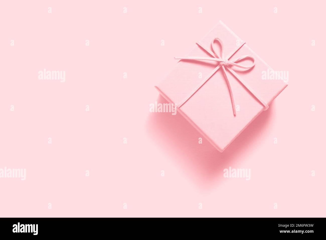 Pink birthday gift box hi-res stock photography and images - Alamy