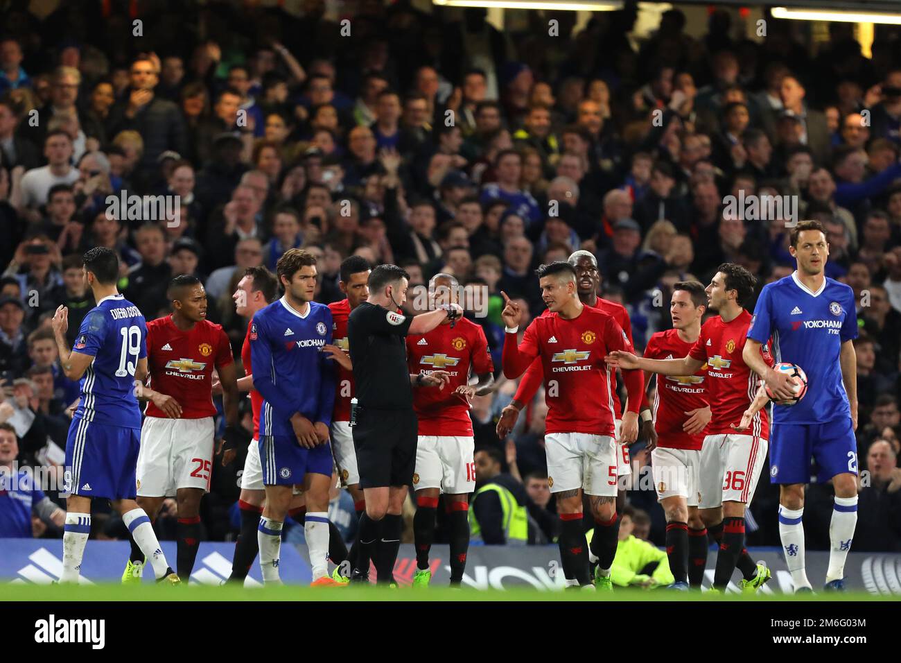 Manchester United players remonstrate with Referee, Michael Oliver ...