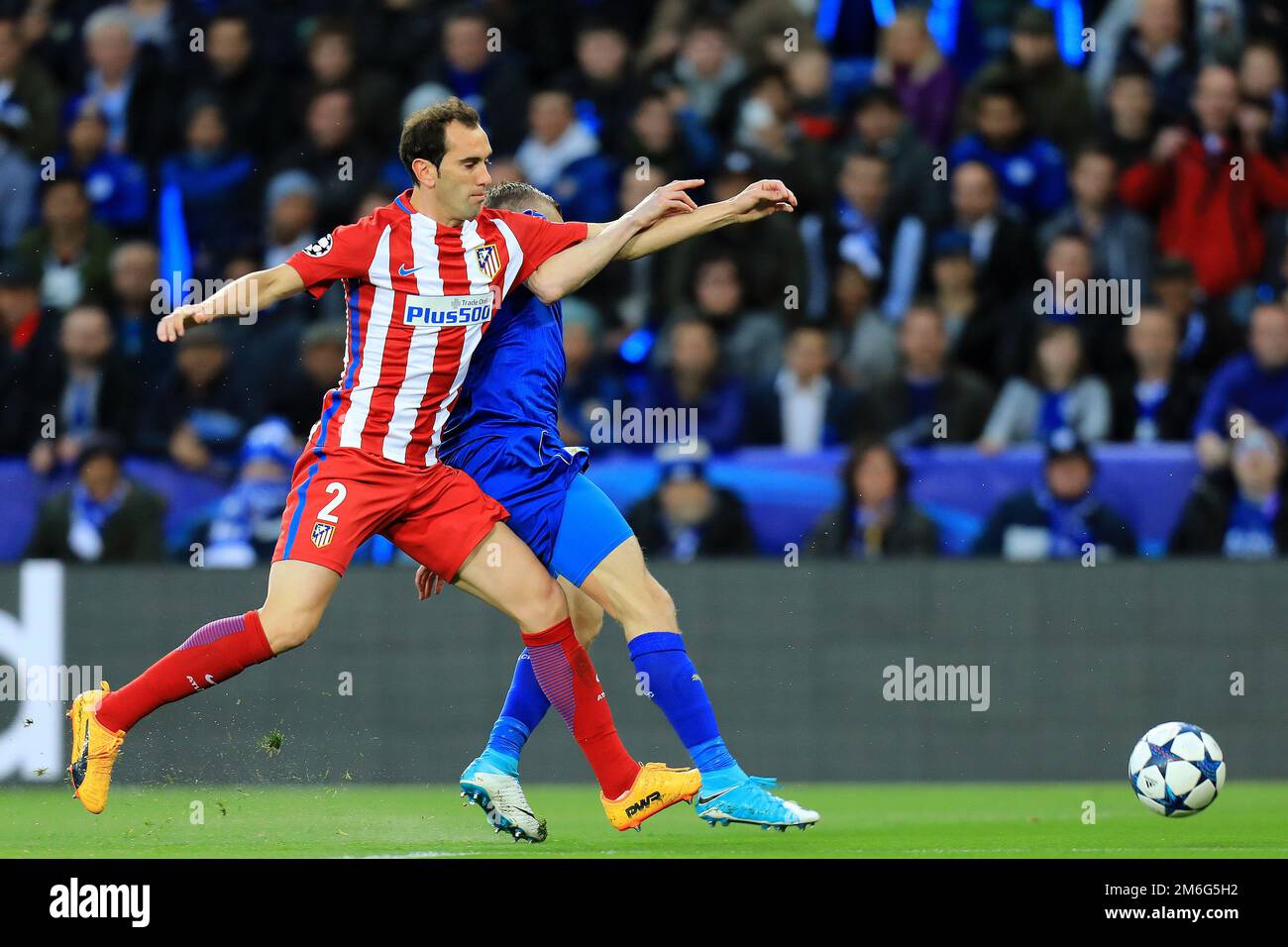 Diego Godin of Atletico Madrid out-muscles Jamie Vardy of Leicester City - Leicester City v Atletico Madrid, UEFA Champions League Quarter-final second leg, Leicester City Stadium, Leicester - 18th April 2017. Stock Photo