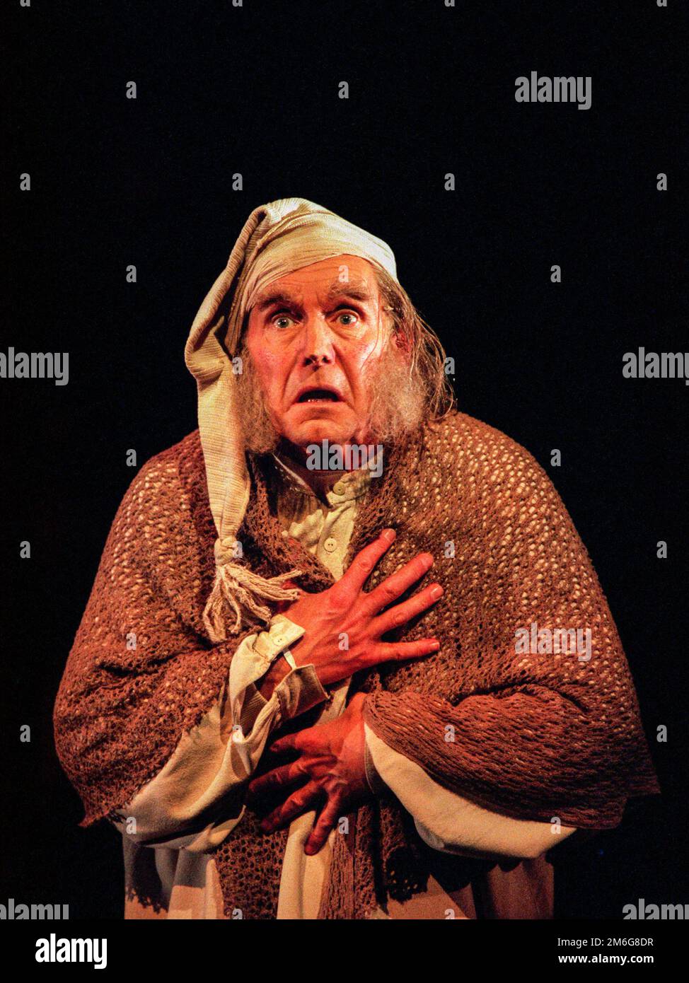 Clive Francis (Ebenezer Scrooge) in A CHRISTMAS CAROL by Charles Dickens at the Royal Shakespeare Company (RSC), Barbican Theatre, Barbican Centre, London EC2  07/12/1995   adapted by John Mortimer  music: Nigel Hess  set design: John Gunter  costumes: Deirdre Clancy  lighting: Nigel Levings  choreography: Lindsay Dolan  director: Ian Judge Stock Photo