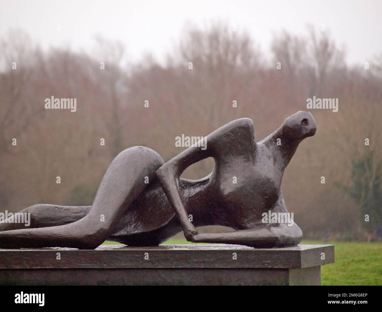 A Henry Moore bronze in the Sculpture Park of UEA Stock Photo