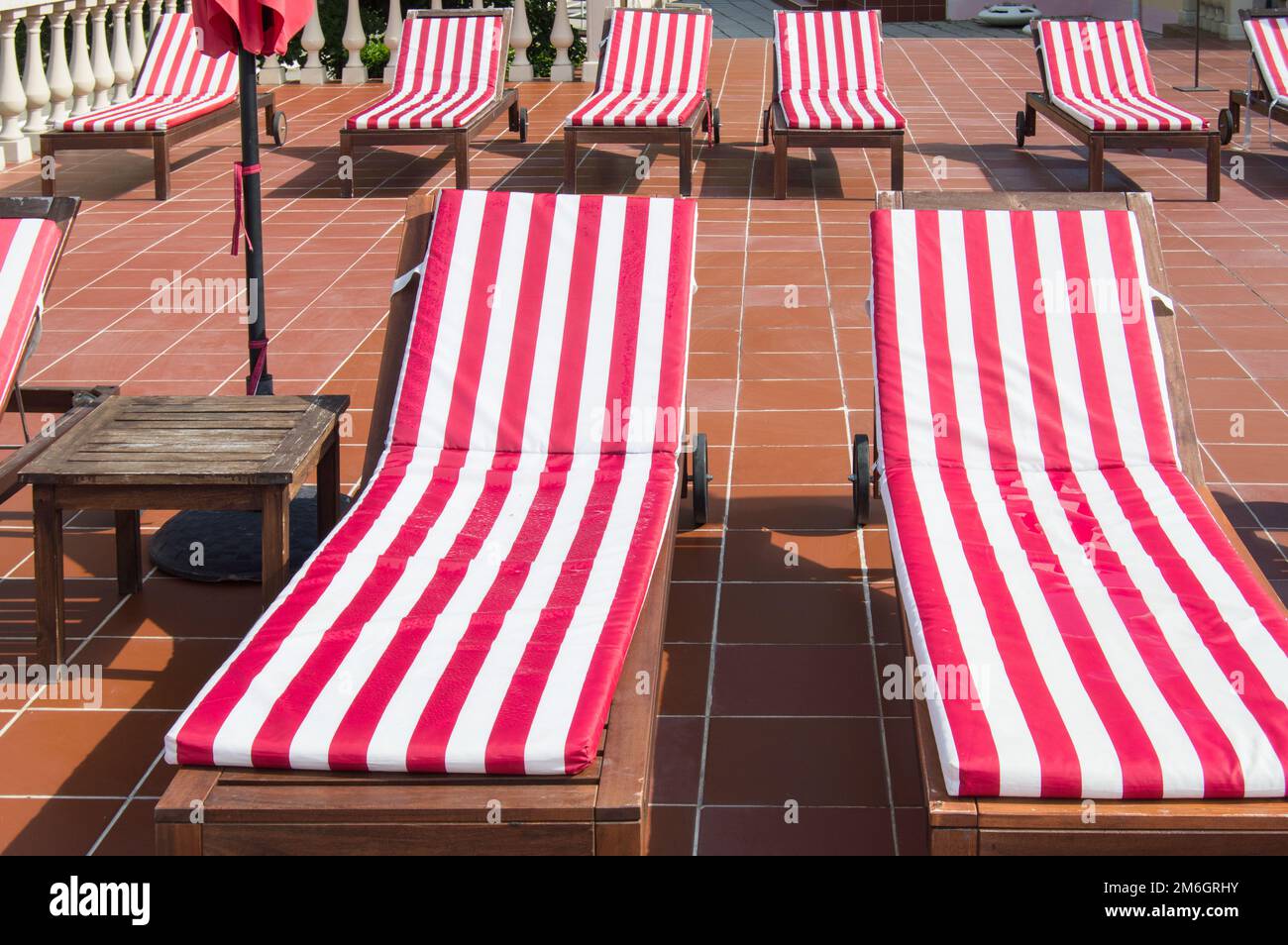Red and white deck chairs clearance