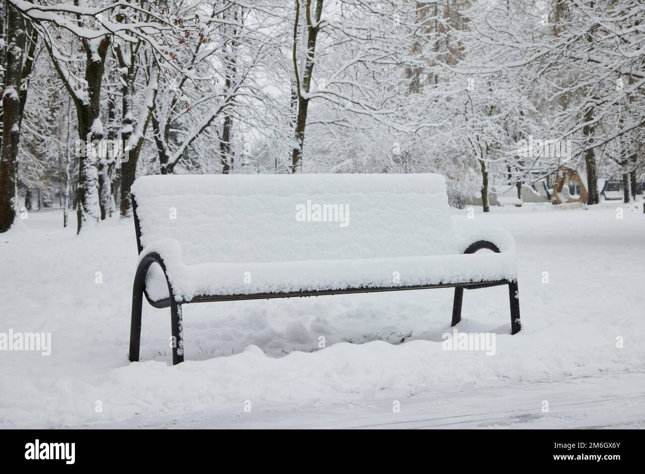 Bench under the snow in the park in winter Stock Photo - Alamy