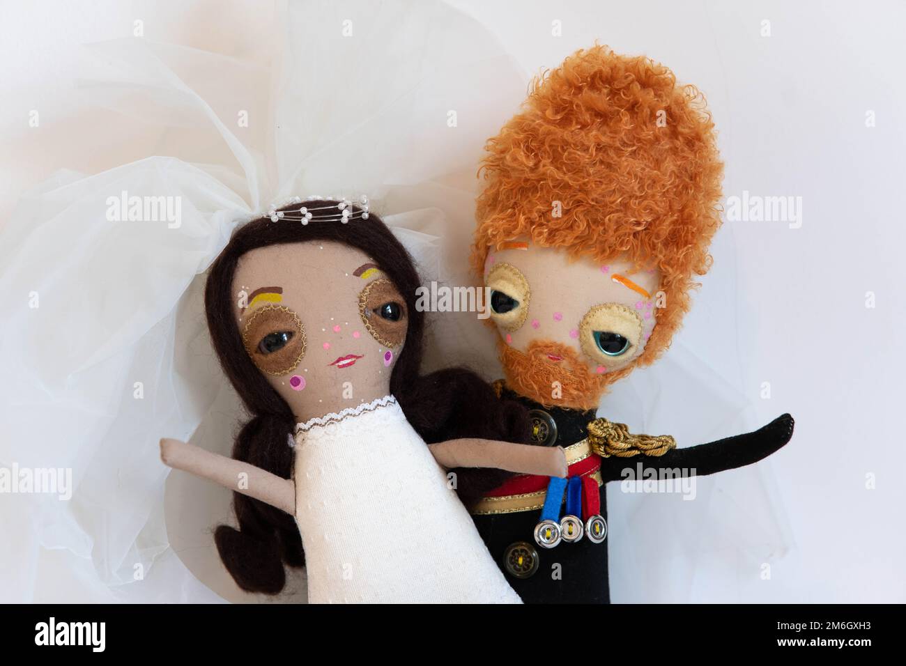 handmade-prince-harry-and-meghan-markle-dolls-created-by-an-east-london-artist-to-celebrate-the-couples-wedding-on-19-may-2018-2M6GXH3.jpg