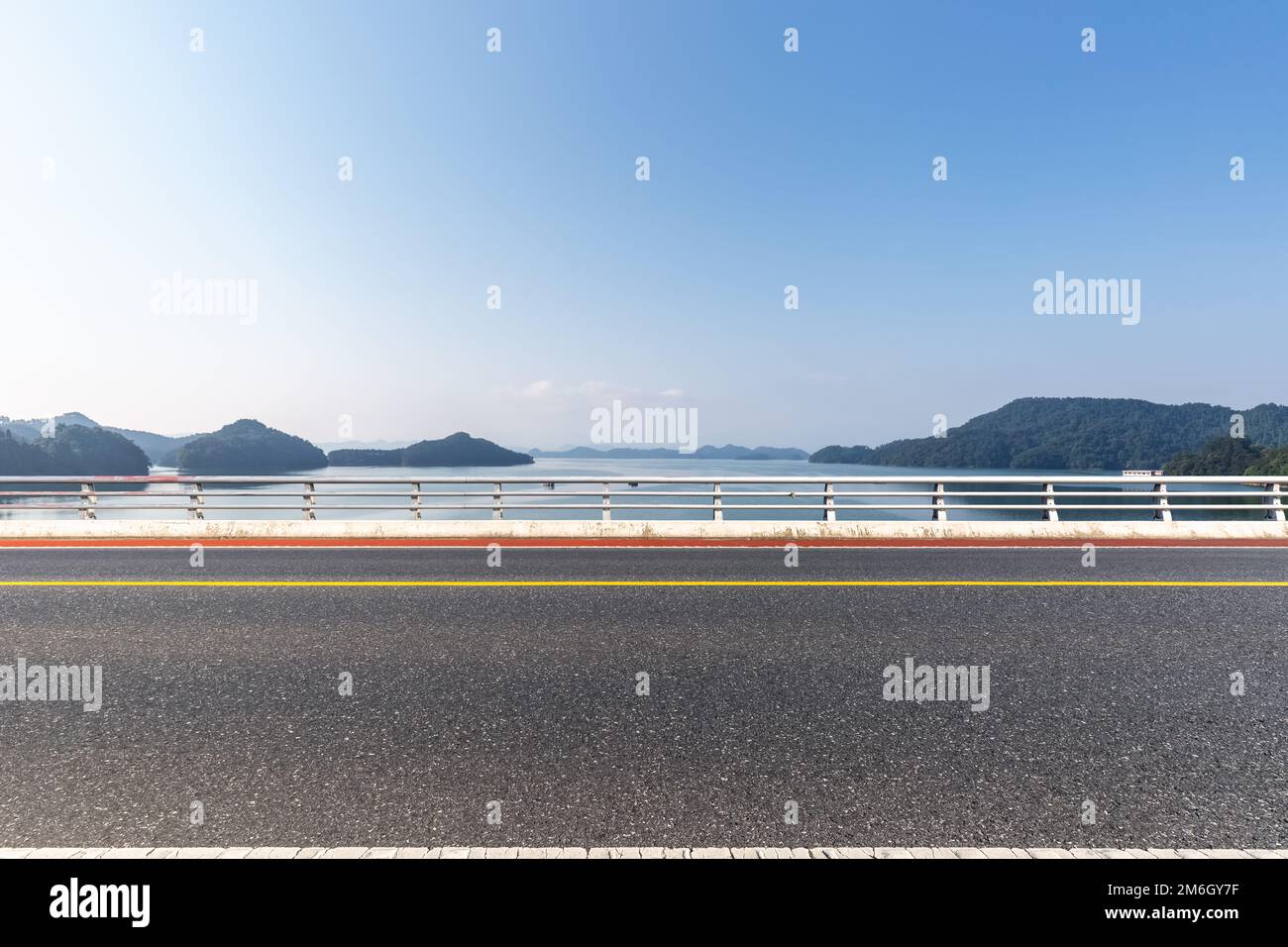 Lake Rd Road by the lake Stock Photo - Alamy
