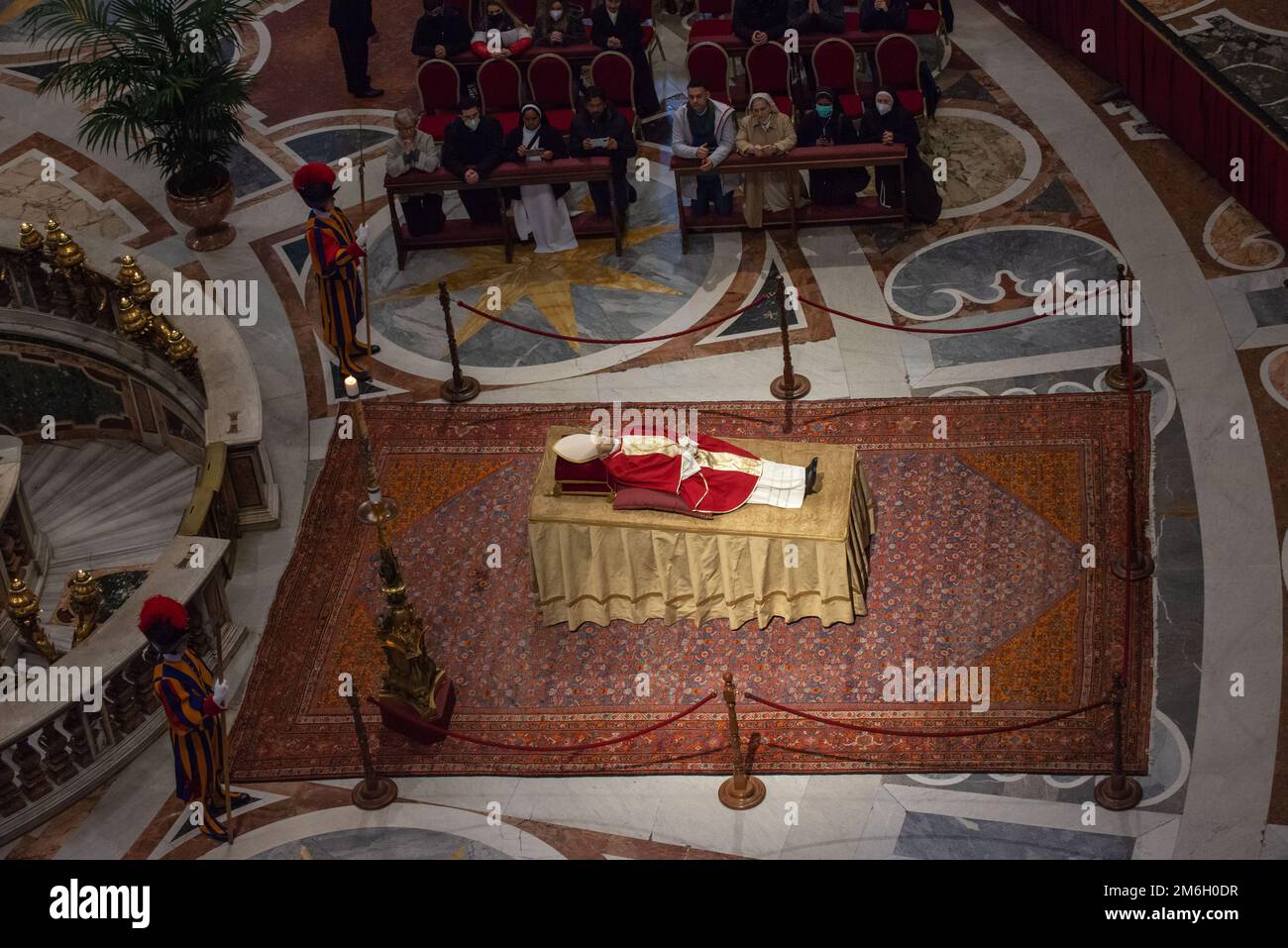 January 03, 2023 - St Peter's Basilica, Vatican: Exposition of the mortal remains of Pope Emeritus. Former Pope Benedict XVI has died at the age of 95, almost a decade after he became the first pontiff to resign in six centuries © Andrea Sabbadini Stock Photo