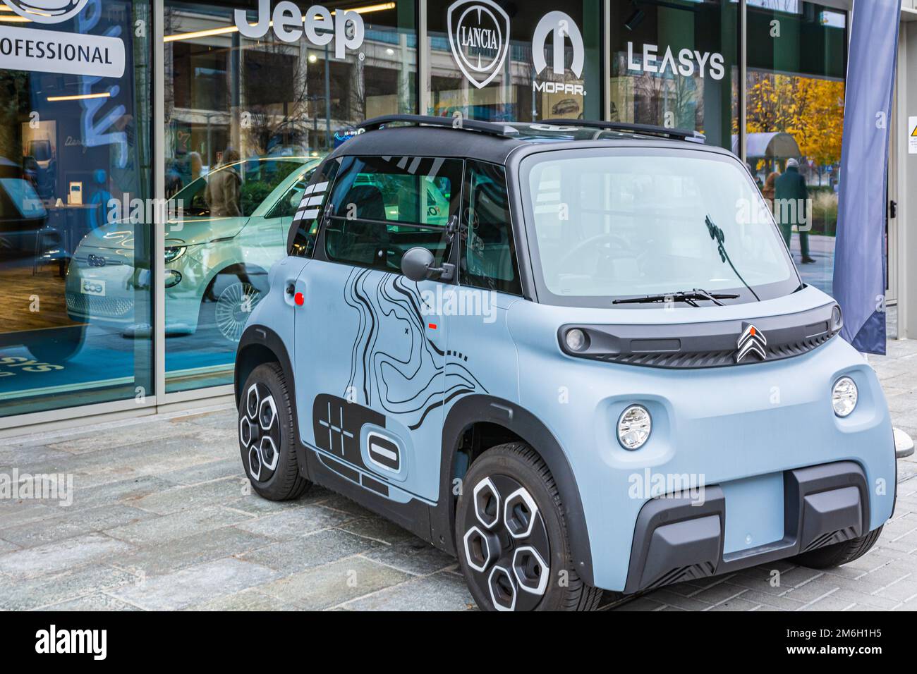 https://c8.alamy.com/comp/2M6H1H5/french-small-citroen-ami-electric-two-seater-micro-city-car-parked-in-front-of-the-green-pea-in-the-shopping-center-of-turin-piedmont-region-italy-2M6H1H5.jpg