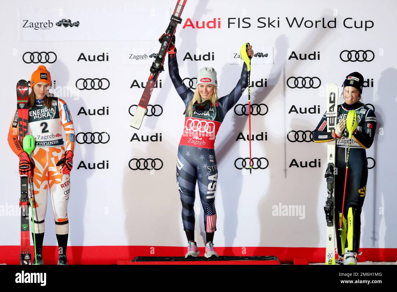zagreb croatia 04th jan 2023 zagreb croatia january 04 second place petra vlhova of slovakia first place mikaela shiffrin of usa and third place anna swenn larsson of sweden pose during the audi fis ski world cup snow queen trophy womens slalom medal ceremony at sljeme on january 4 2023 in zagreb croatia photo matija habljakpixsell credit pixsellalamy live news 2M6H1MG